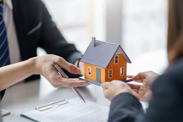 Mandat immobilier : Pourquoi faire confiance à une agence immobilière à La Baule pour vendre votre bien ?