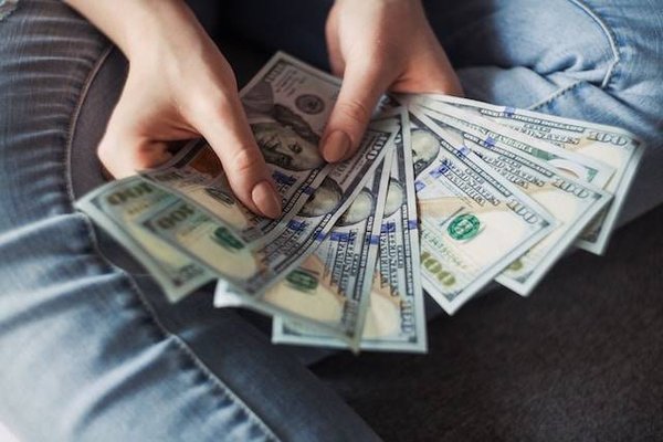 Quels sont les frais annexes à prévoir lors d'un mandat immobilier ?
